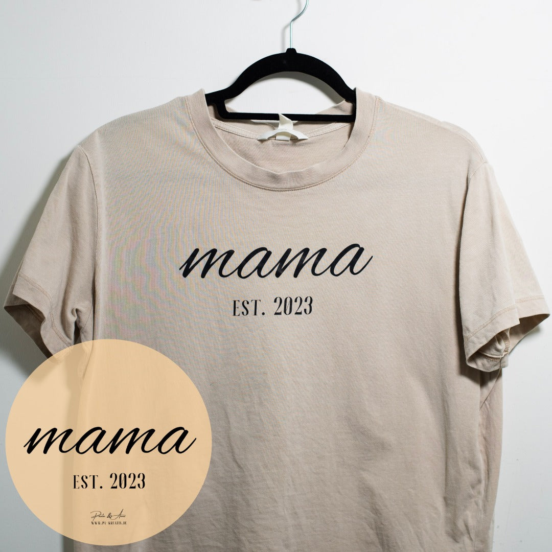 Mama est. 2022 - 2025 Bügelbild